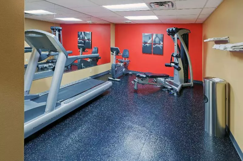 ホテル Country Inn & Suites By Radisson, Oklahoma City At Northwest Expressway, Ok