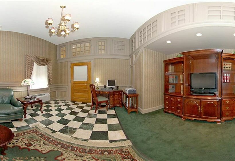 Hotel Grand Royale Clarion Collection