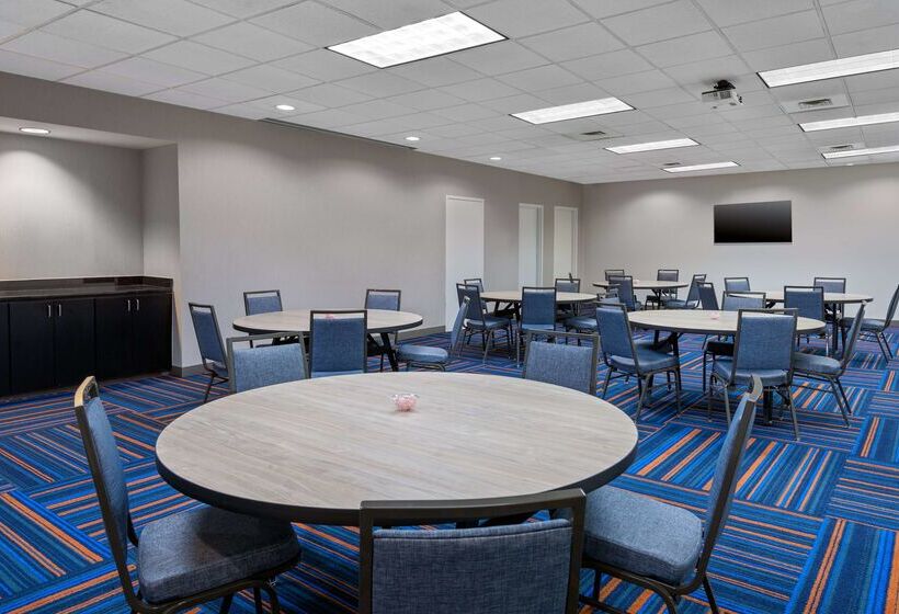 هتل Hampton Inn Charlotteuptown