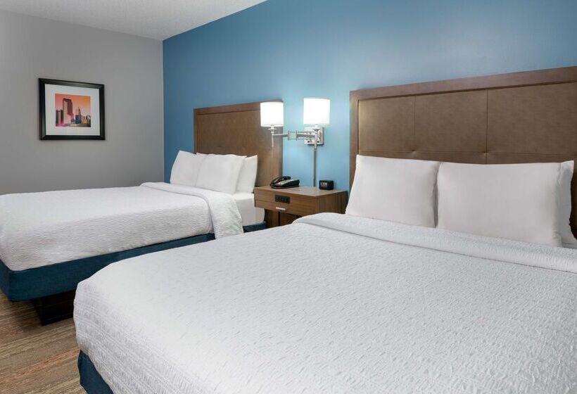هتل Hampton Inn Charlotteuptown