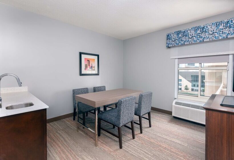 هتل Hampton Inn Charlotteuptown