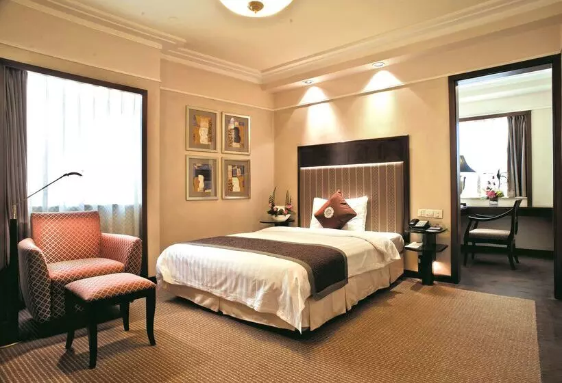 Hotel Howard Johnson Ginwa Plaza