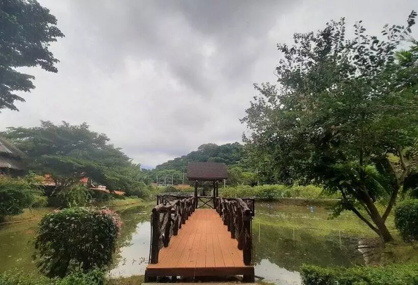 בית מלון כפרי Phi Phi Natural Resort