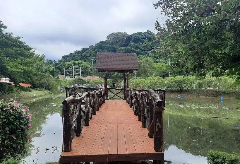 בית מלון כפרי Phi Phi Natural Resort