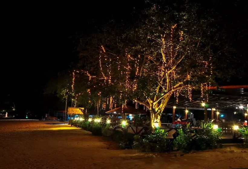 בית מלון כפרי Phi Phi Natural Resort