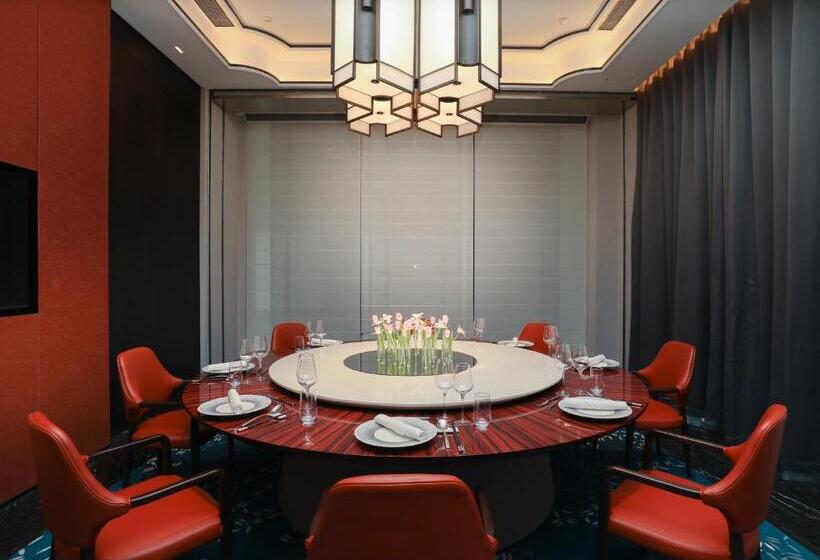 Kingdom Hotel Free Three Meals