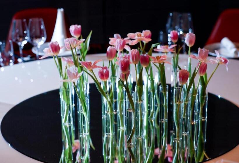 Kingdom Hotel Free Three Meals