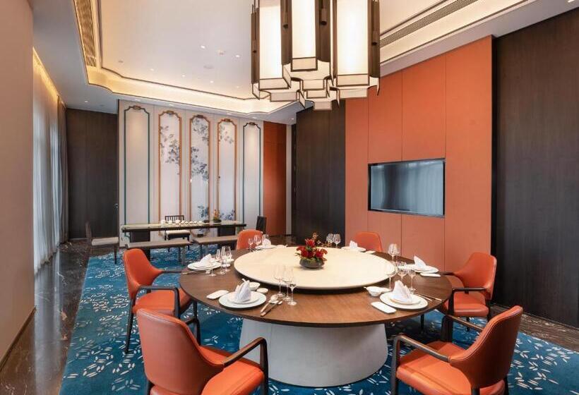 Kingdom Hotel Free Three Meals