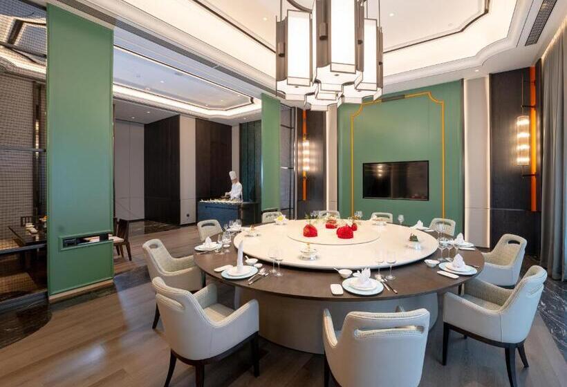 Kingdom Hotel Free Three Meals