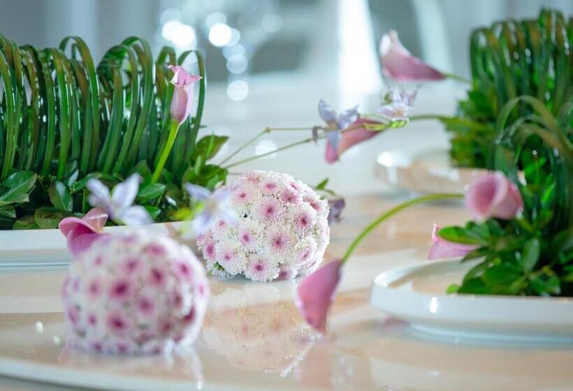 Kingdom Hotel Free Three Meals