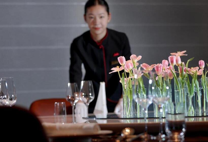 Kingdom Hotel Free Three Meals