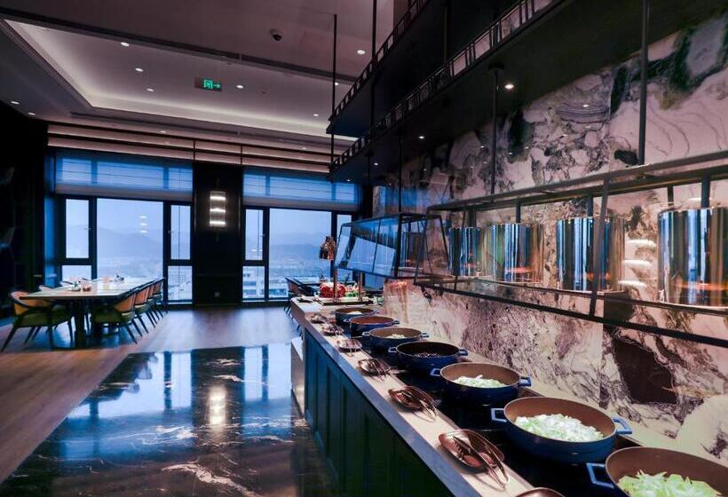 Kingdom Hotel Free Three Meals