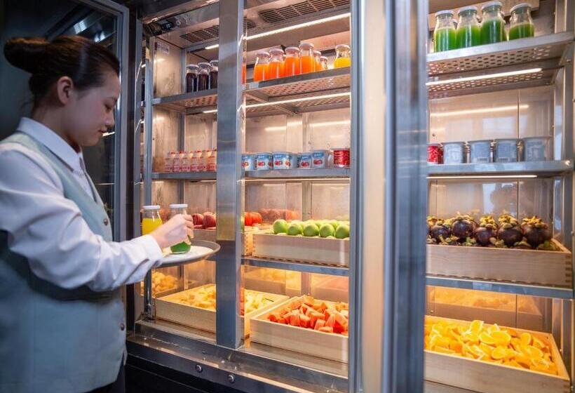 Kingdom Hotel Free Three Meals