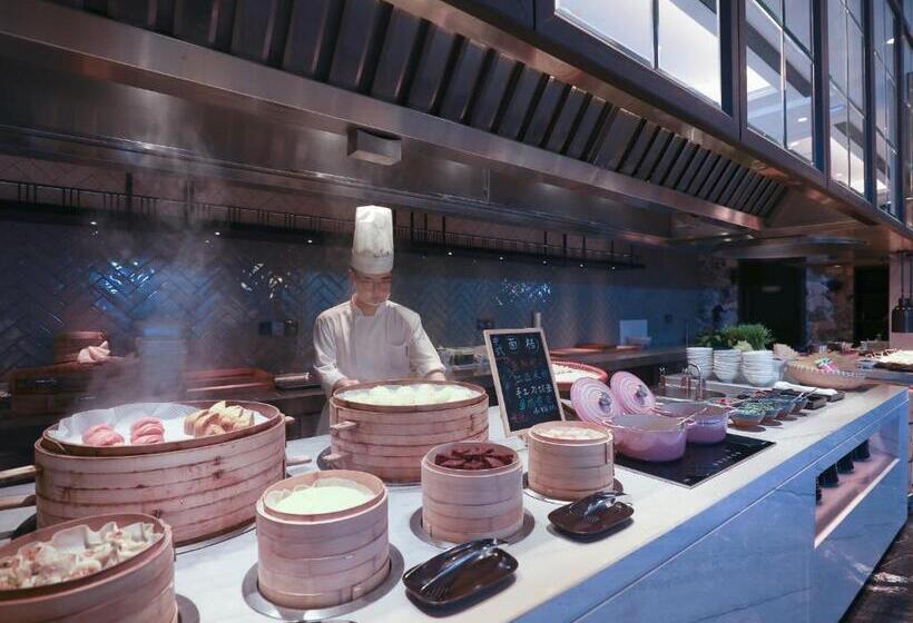 Kingdom Hotel Free Three Meals