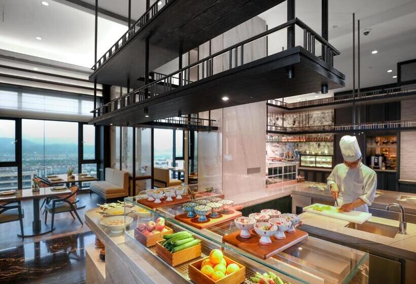 Kingdom Hotel Free Three Meals