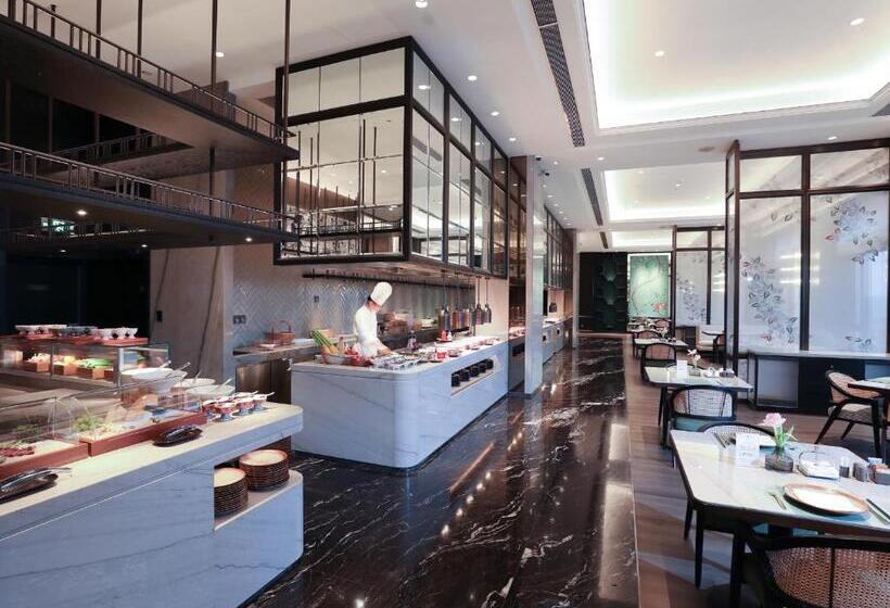 Kingdom Hotel Free Three Meals