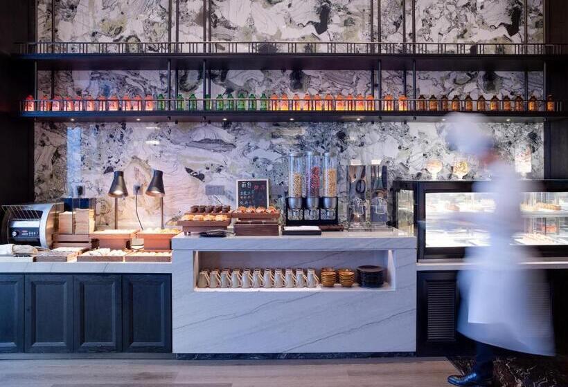 Kingdom Hotel Free Three Meals