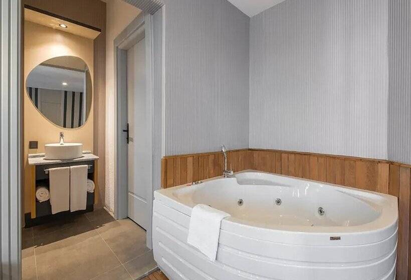 Jura Hotels Ada Beach