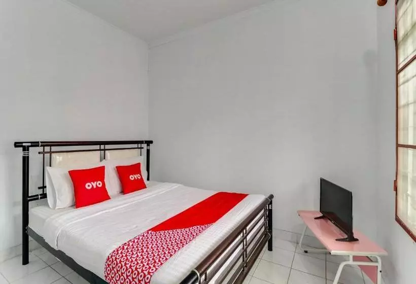 Hotelli Oyo 90014 Green House Cipanas