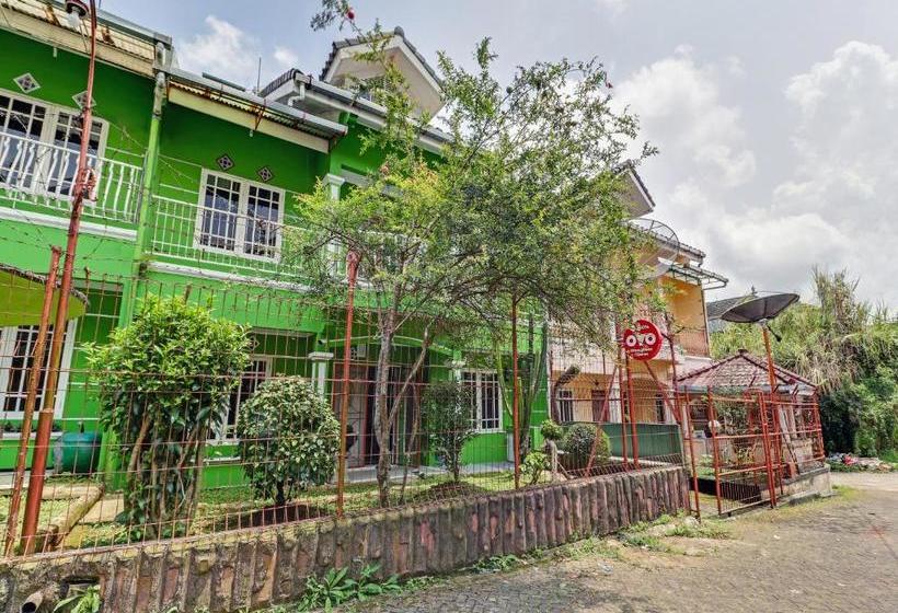 בית מלון כפרי Oyo 90014 Green House Cipanas