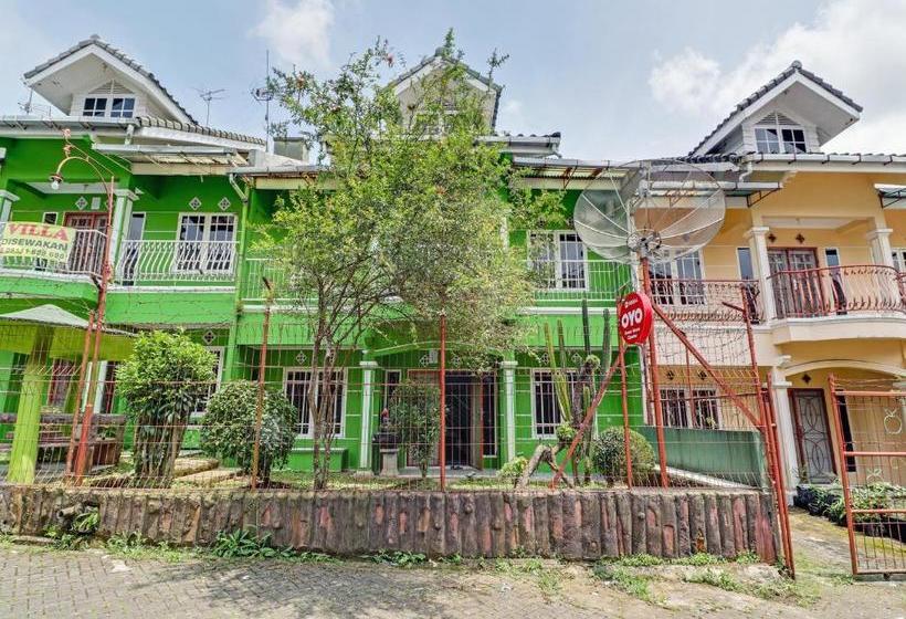 בית מלון כפרי Oyo 90014 Green House Cipanas