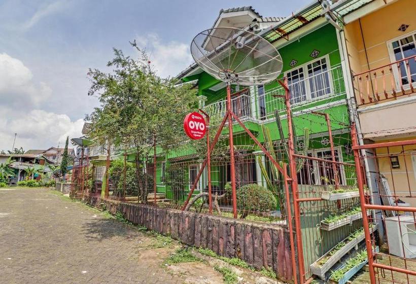 בית מלון כפרי Oyo 90014 Green House Cipanas