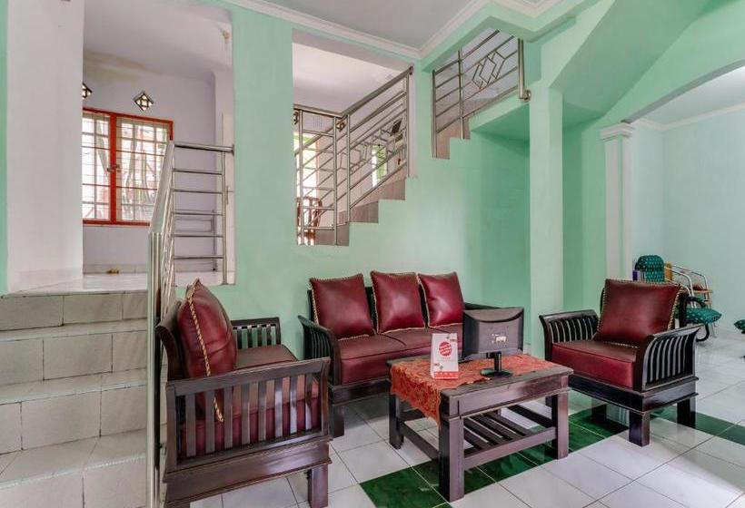 בית מלון כפרי Oyo 90014 Green House Cipanas