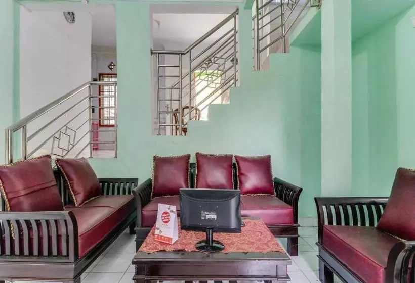 Hotelli Oyo 90014 Green House Cipanas