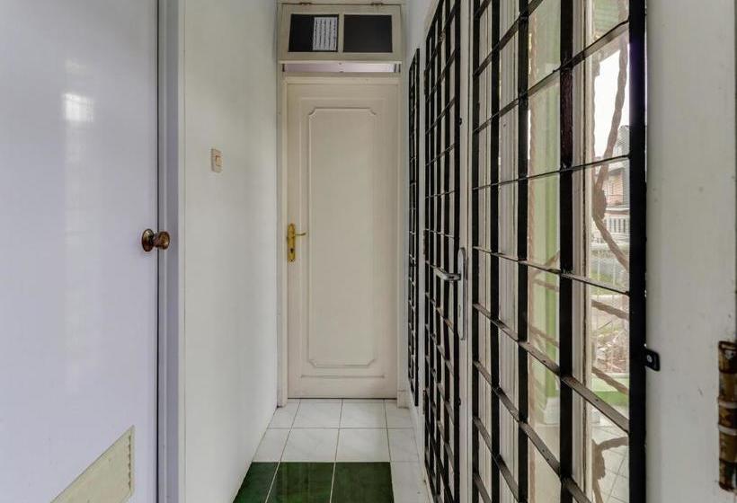 בית מלון כפרי Oyo 90014 Green House Cipanas