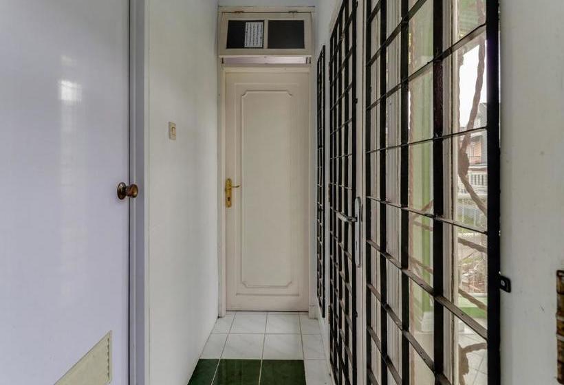 בית מלון כפרי Oyo 90014 Green House Cipanas