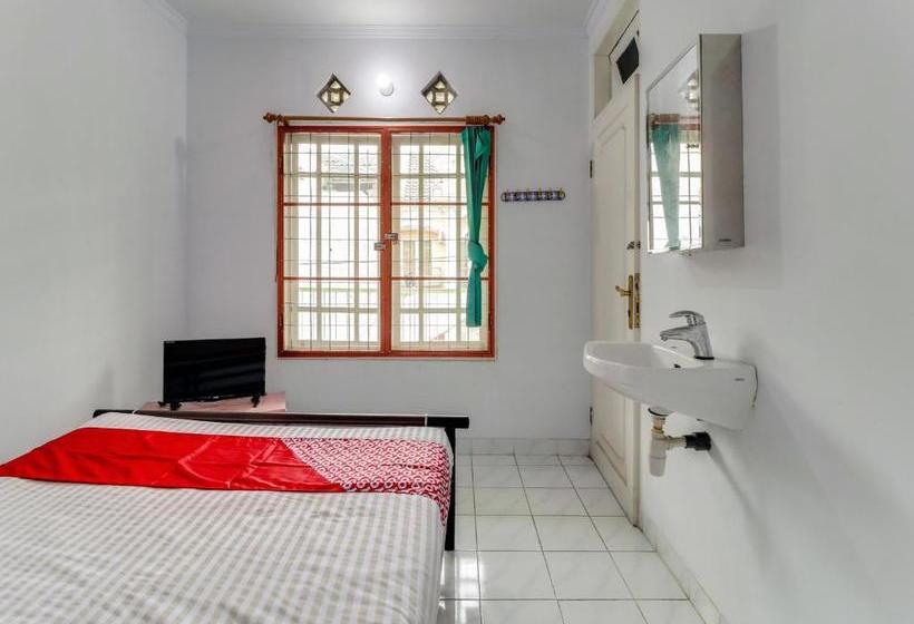 בית מלון כפרי Oyo 90014 Green House Cipanas