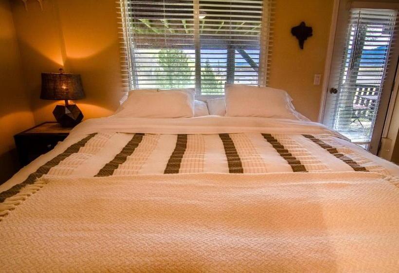 The Fraser River's Edge B&b Lodge