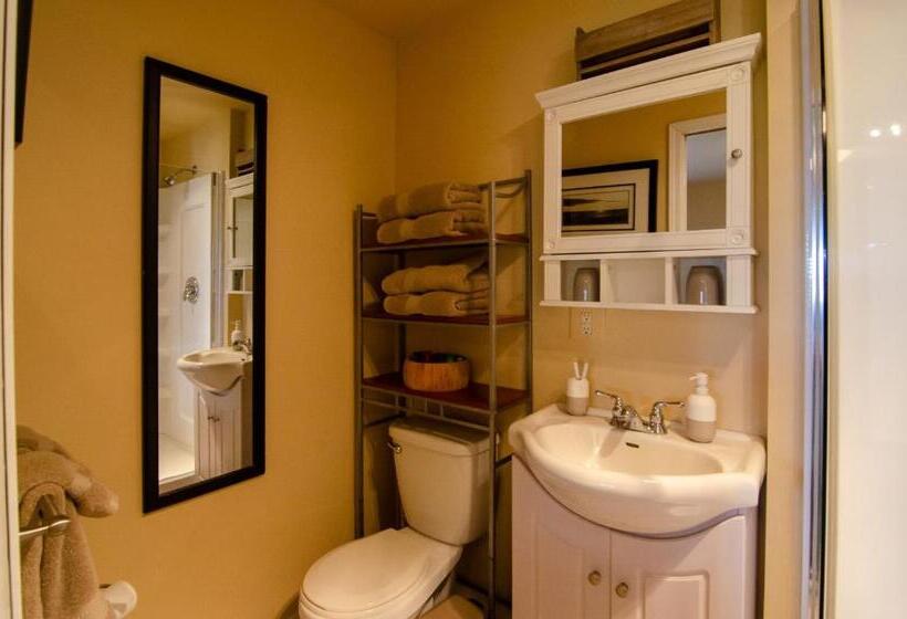 The Fraser River's Edge B&b Lodge