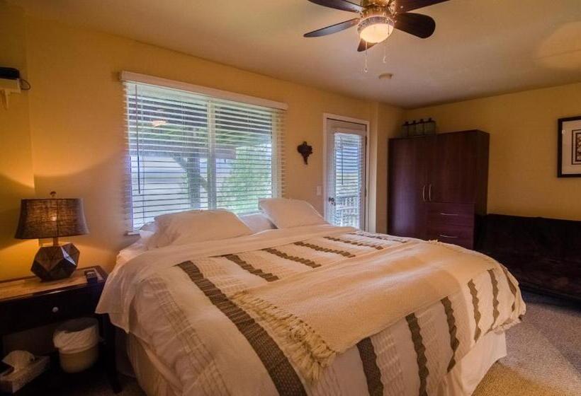 The Fraser River's Edge B&b Lodge