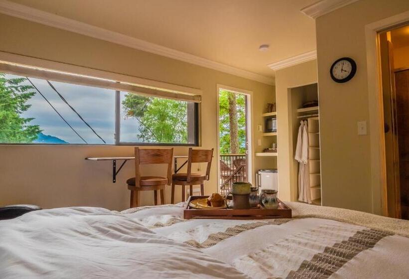 The Fraser River's Edge B&b Lodge