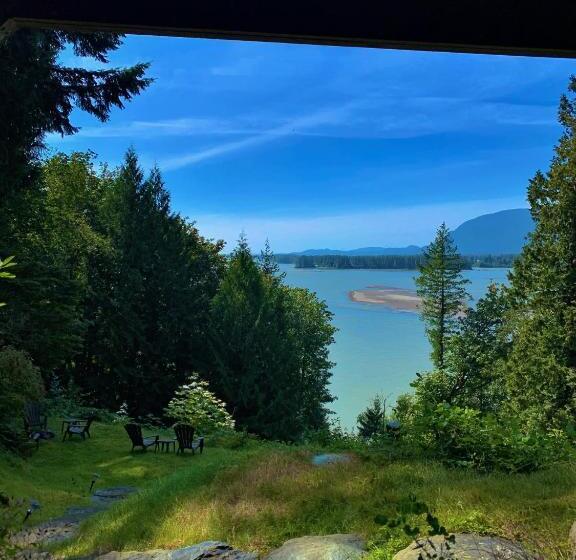 The Fraser River's Edge B&b Lodge