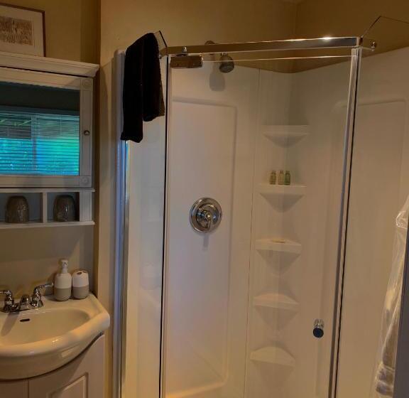 The Fraser River's Edge B&b Lodge