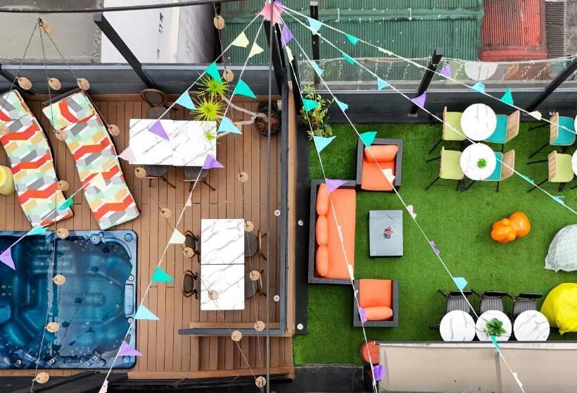 הוסטל Unwnd Boutique Hotel Makati