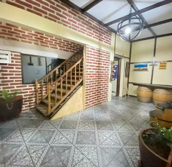 هتل Hostal Traveland