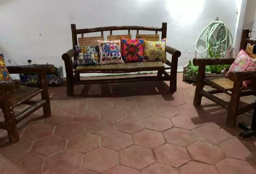 هتل Hostal Traveland