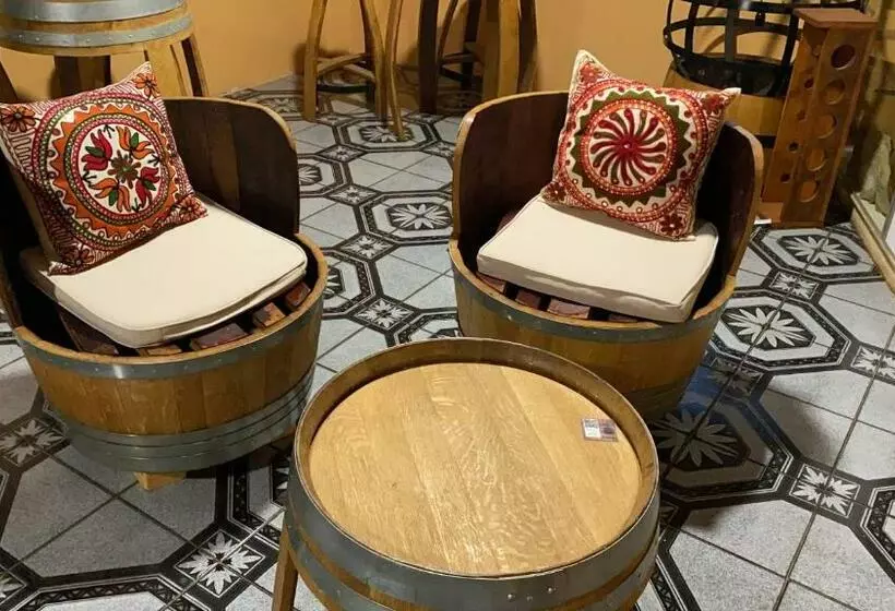 هتل Hostal Traveland