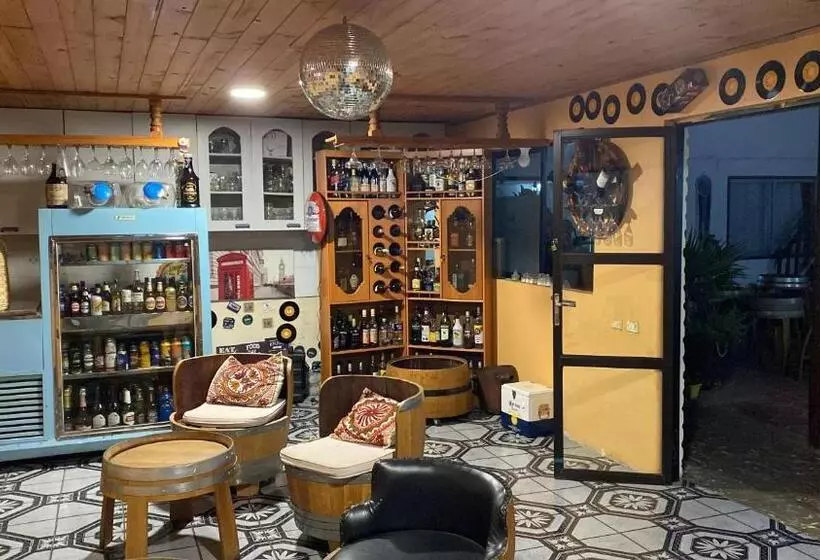 هتل Hostal Traveland