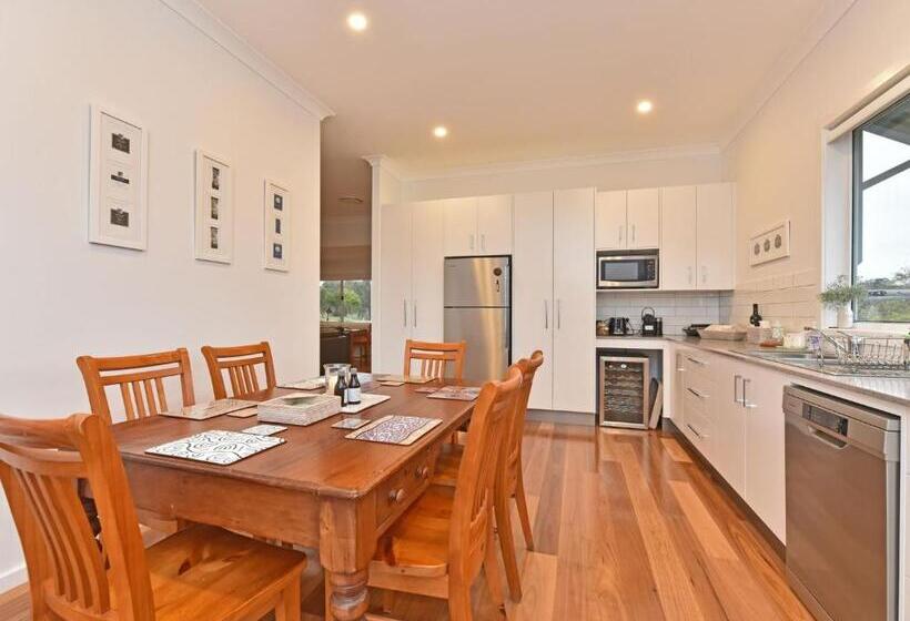 ホテル Kinloch Cottage Renovated To New On Daisy Hill Vineyard