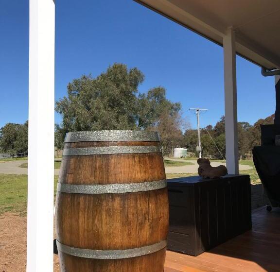 ホテル Kinloch Cottage Renovated To New On Daisy Hill Vineyard