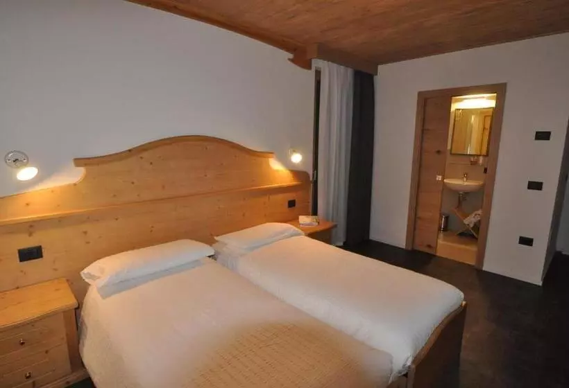 ホテル Albergo Alpino