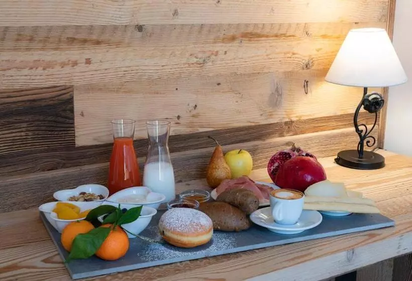 ホテル Albergo Alpino