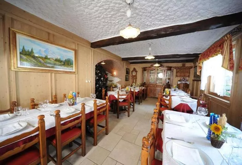 ホテル Albergo Alpino