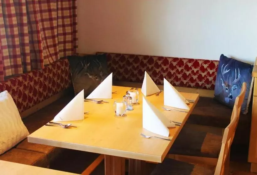 ペンション Alpenzeit