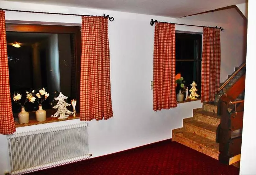 ペンション Alpenzeit