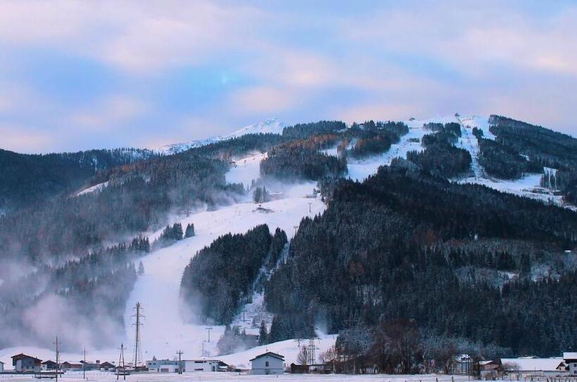 بنسيون Alpenzeit